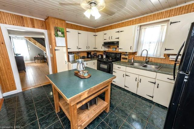 5437 Goodrich St, House detached with 2 bedrooms, 1 bathrooms and 6 parking in South Frontenac ON | Image 45