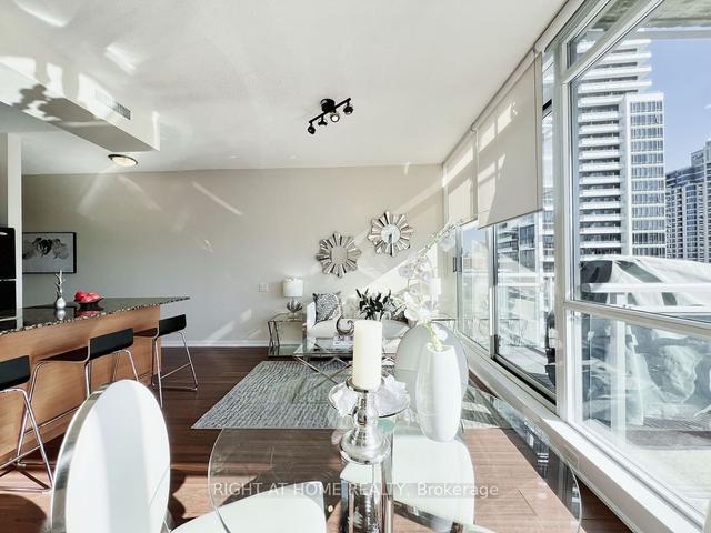 1704 - 30 Canterbury Pl, Condo with 1 bedrooms, 1 bathrooms and 1 parking in Toronto ON | Image 14