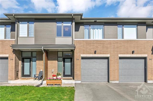 314 Squadron Cres, Townhouse with 3 bedrooms, 3 bathrooms and 2 parking in Ottawa ON | Image 1