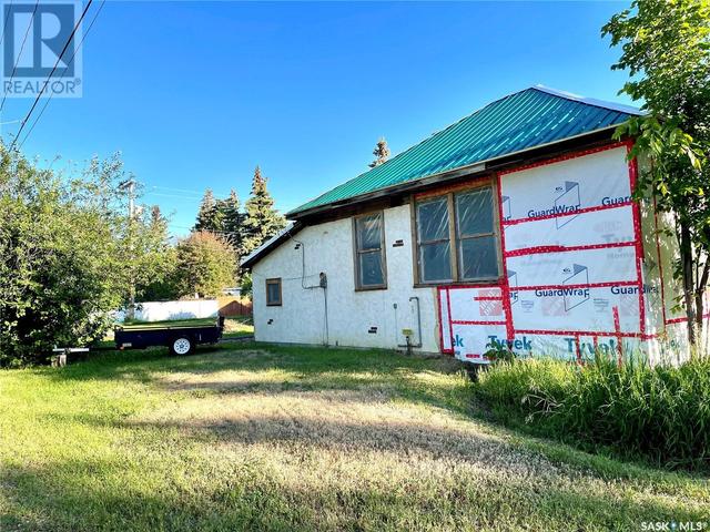 118 Cedar Ave N, House detached with 2 bedrooms, 2 bathrooms and null parking in Eastend SK | Image 27