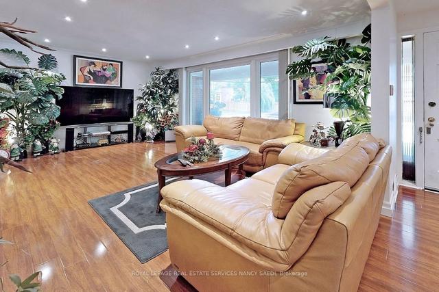 68 Longmore St, House detached with 3 bedrooms, 3 bathrooms and 4 parking in Toronto ON | Image 1