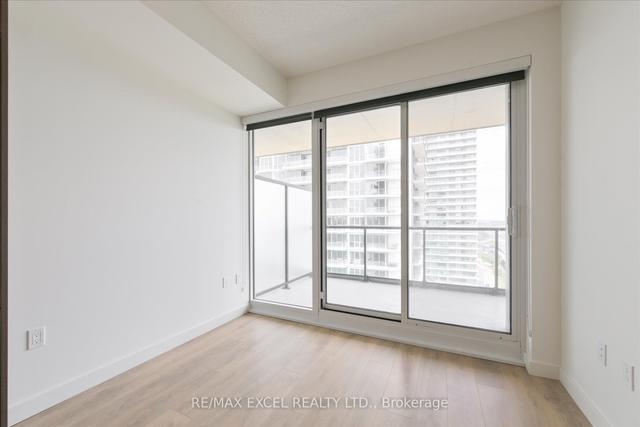 2201 - 85 Mcmahon Dr, Condo with 1 bedrooms, 1 bathrooms and 1 parking in Toronto ON | Image 2