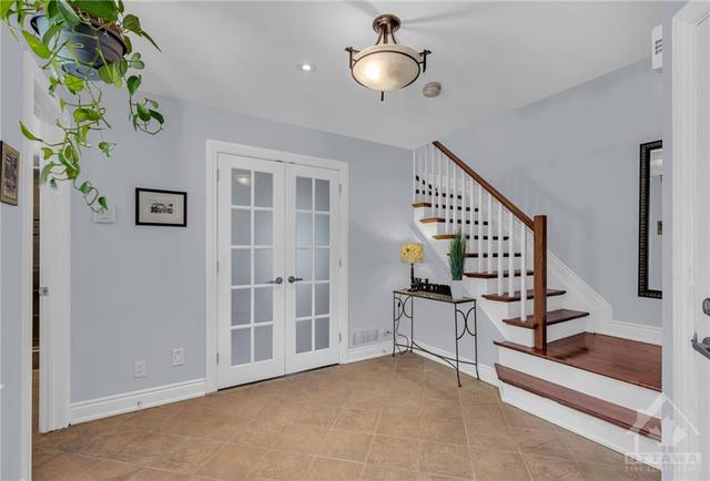50 Concord St N, Townhouse with 3 bedrooms, 2 bathrooms and 2 parking in Ottawa ON | Image 6