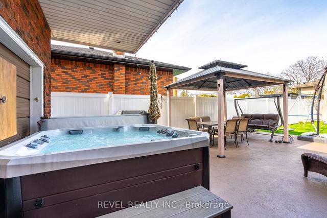 32 Cloke Ct, House detached with 3 bedrooms, 2 bathrooms and 3 parking in Hamilton ON | Image 31