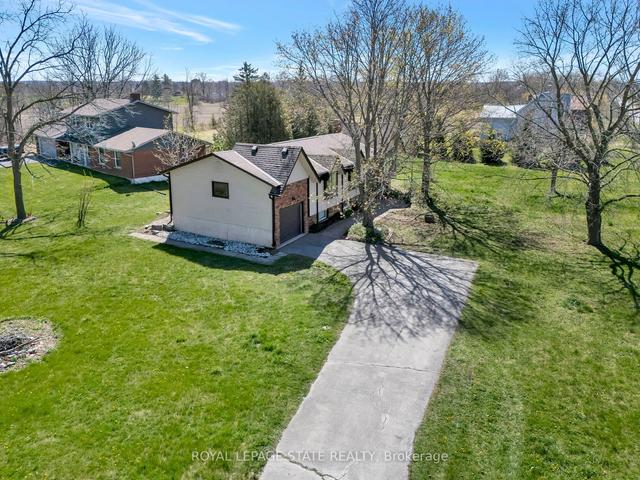 560 Westover Rd, House detached with 3 bedrooms, 2 bathrooms and 9 parking in Hamilton ON | Image 1