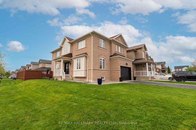 32 Harkness Dr, House detached with 4 bedrooms, 3 bathrooms and 6 parking in Whitby ON | Image 12