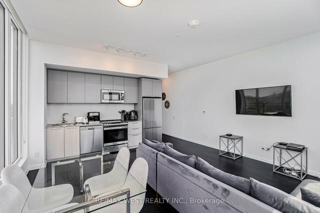 812 - 4208 Dundas St W, Condo with 2 bedrooms, 2 bathrooms and 1 parking in Toronto ON | Image 8