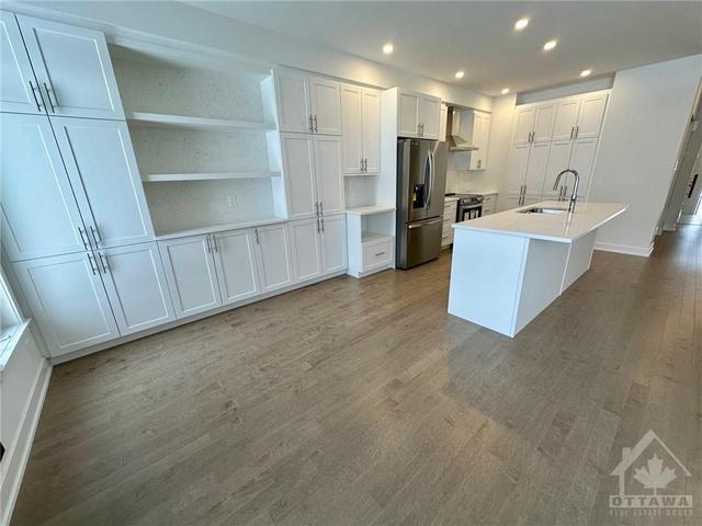 82 Bon Temps Way, Townhouse with 3 bedrooms, 3 bathrooms and 3 parking in Ottawa ON | Image 9