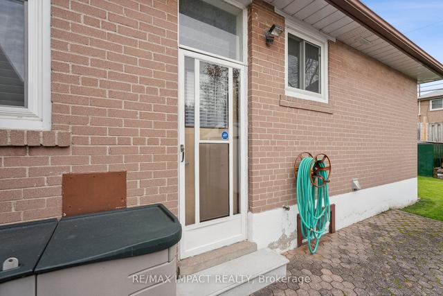 886 Grenoble Blvd, House detached with 3 bedrooms, 2 bathrooms and 5 parking in Pickering ON | Image 26