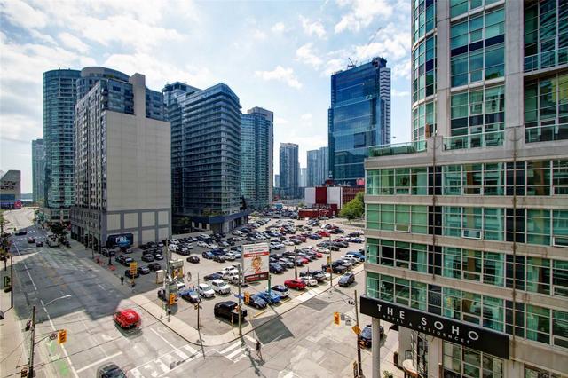 717 - 270 Wellington St W, Condo with 2 bedrooms, 2 bathrooms and 1 parking in Toronto ON | Image 13