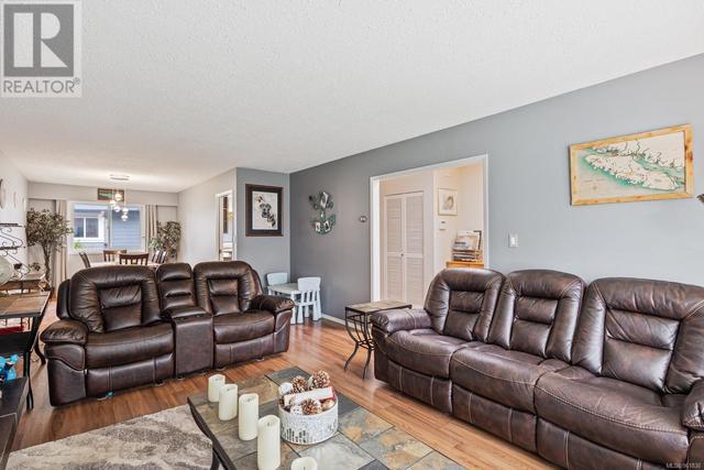 2325 Strathcona Cres, House detached with 4 bedrooms, 3 bathrooms and 3 parking in Comox BC | Image 21