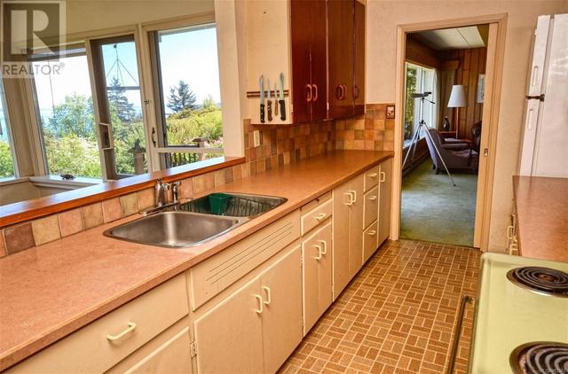 5049 Wesley Rd, House detached with 3 bedrooms, 1 bathrooms and 2 parking in Saanich BC | Image 36