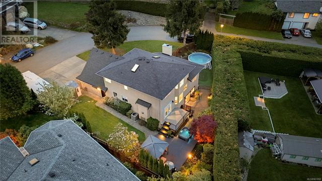 3808 Cardie Crt, House detached with 4 bedrooms, 3 bathrooms and 4 parking in Saanich BC | Image 6