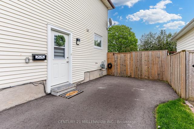 118 Sanderson Dr, House semidetached with 3 bedrooms, 2 bathrooms and 3 parking in Guelph ON | Image 34
