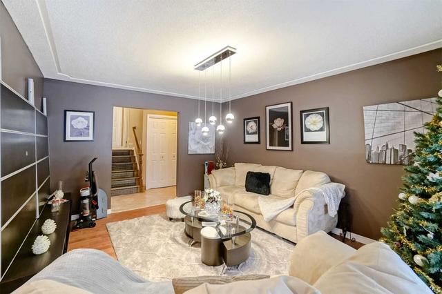 12 Rochelle Dr, House detached with 3 bedrooms, 2 bathrooms and 3 parking in St. Catharines ON | Image 35