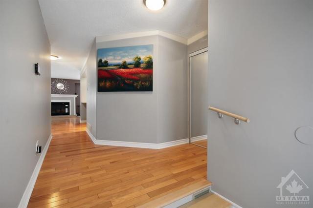 6858 Bilberry Drive, Townhouse with 4 bedrooms, 3 bathrooms and 2 parking in Ottawa ON | Image 3