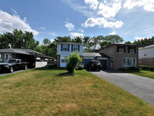 61 Cloverdale Dr, House detached with 4 bedrooms, 2 bathrooms and 4 parking in Brampton ON | Image 1
