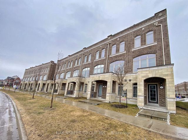 208 Glad Park Ave, Townhouse with 2 bedrooms, 3 bathrooms and 2 parking in Whitchurch Stouffville ON | Image 1
