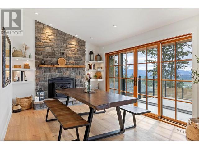 5774 Deadpine Dr, House detached with 6 bedrooms, 5 bathrooms and 3 parking in Central Okanagan BC | Image 24