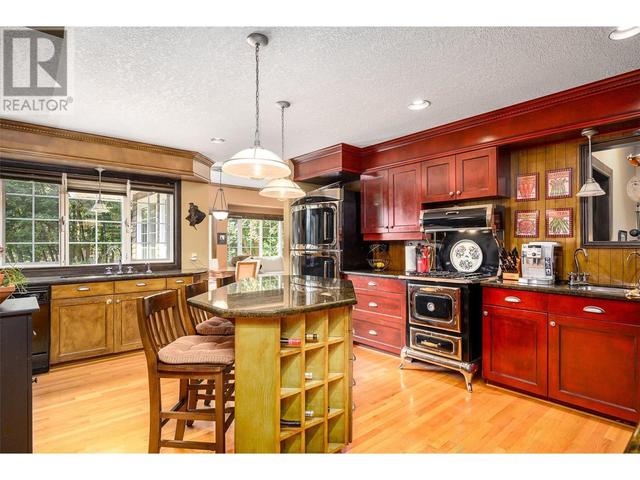 9310 Kalamalka Rd, House detached with 4 bedrooms, 4 bathrooms and 2 parking in Coldstream BC | Image 32