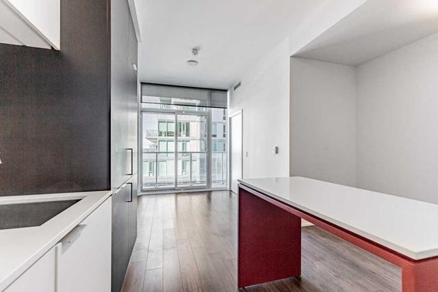 501 - 33 Helendale Ave, Condo with 2 bedrooms, 1 bathrooms and 0 parking in Toronto ON | Image 2