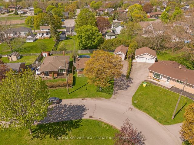 12 Parkway Cres, House detached with 3 bedrooms, 2 bathrooms and 7 parking in Clarington ON | Image 23