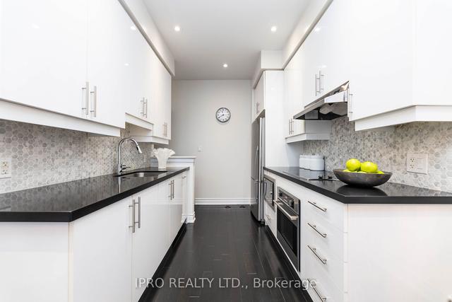 2166 Bayview Ave, Townhouse with 3 bedrooms, 3 bathrooms and 2 parking in Toronto ON | Image 37