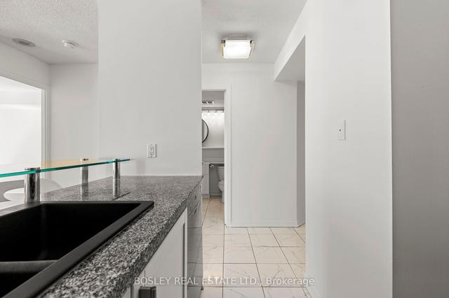 802 - 388 Bloor St E, Condo with 1 bedrooms, 1 bathrooms and 1 parking in Toronto ON | Image 4