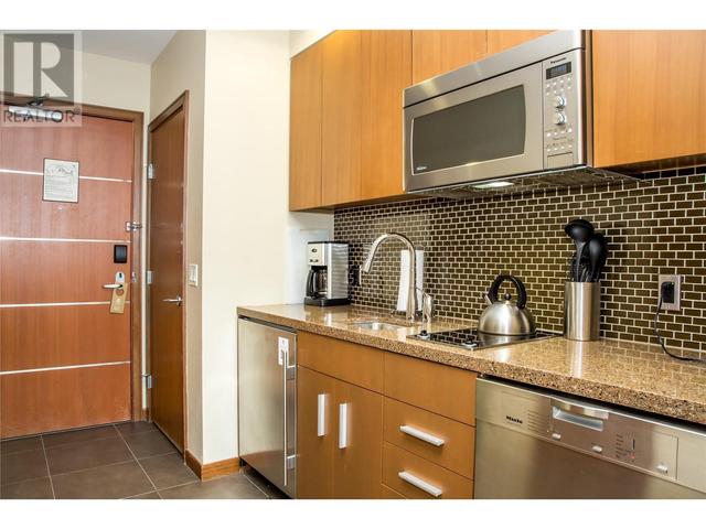 1212 - 2950 Camozzi Road, Condo with 1 bedrooms, 1 bathrooms and null parking in Revelstoke BC | Image 2