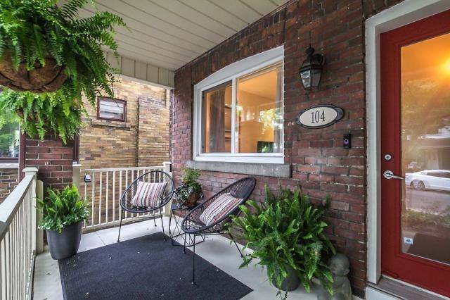 104 Oakcrest Ave, House semidetached with 3 bedrooms, 3 bathrooms and 1 parking in Toronto ON | Image 2