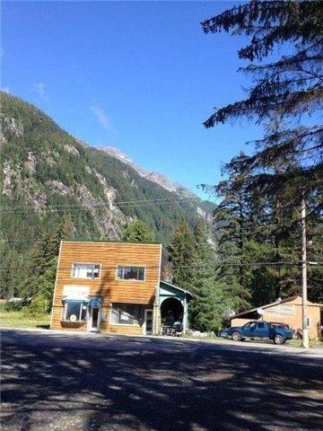 205 5th Ave, House detached with 3 bedrooms, 3 bathrooms and 9 parking in Kitimat Stikine C (Part 2) BC | Image 1