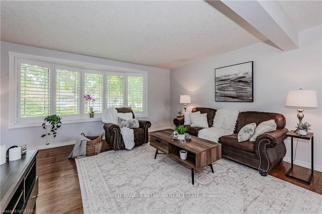 23 Meadow Cres, House detached with 4 bedrooms, 3 bathrooms and 3 parking in Guelph ON | Image 34