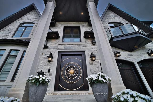 88 Aldershot Cres, House detached with 4 bedrooms, 7 bathrooms and 7 parking in Toronto ON | Image 12