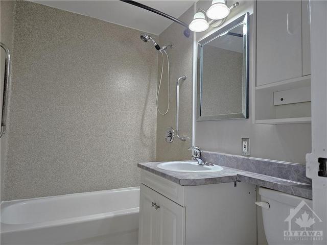 Clean and accommodating 4 piece bathroom! | Image 14
