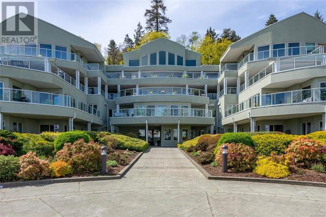 401 - 700 Island Hwy S, Condo with 3 bedrooms, 2 bathrooms and 6 parking in Campbell River BC | Image 1