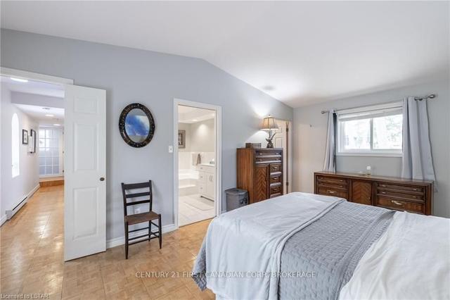 8 Heaman Cres, House detached with 3 bedrooms, 2 bathrooms and 8 parking in Lambton Shores ON | Image 9