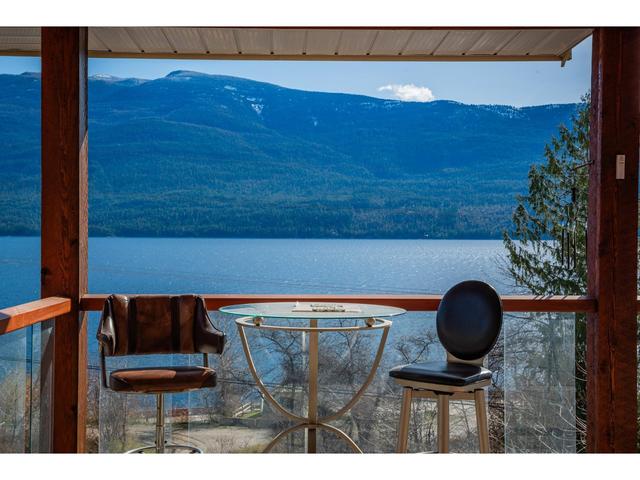 3558 Sprague St, House detached with 3 bedrooms, 4 bathrooms and null parking in Central Kootenay D BC | Image 54