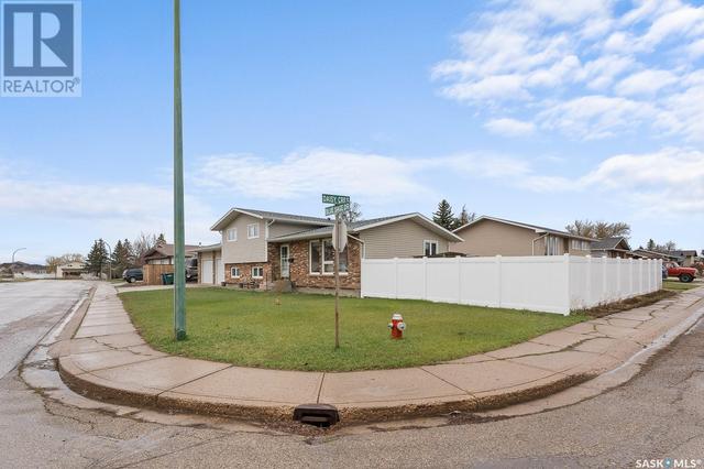 153 Bluesage Dr, House detached with 4 bedrooms, 3 bathrooms and null parking in Moose Jaw SK | Image 36