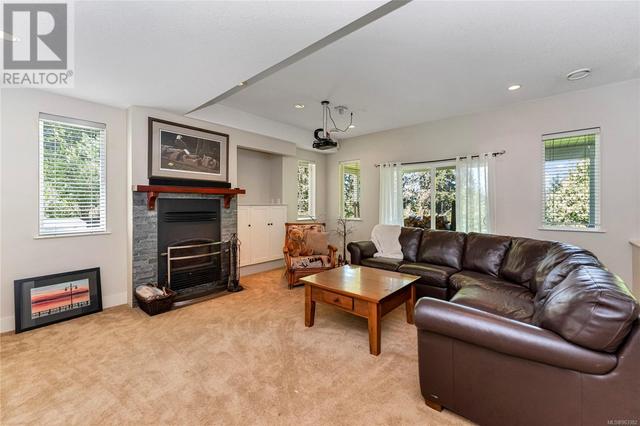 1049 Braithwaite Dr, House detached with 6 bedrooms, 4 bathrooms and 6 parking in Cowichan Valley C BC | Image 33