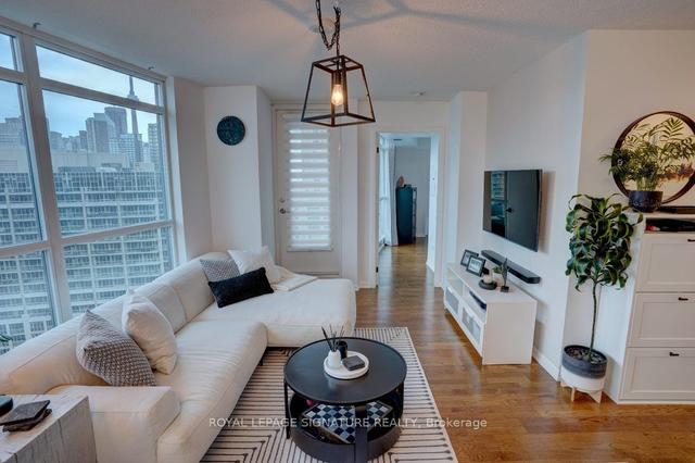 1611 - 215 Fort York Blvd, Condo with 2 bedrooms, 1 bathrooms and 1 parking in Toronto ON | Image 14