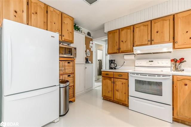 1124 St Vincent Street, House detached with 3 bedrooms, 1 bathrooms and 9 parking in Springwater ON | Image 2