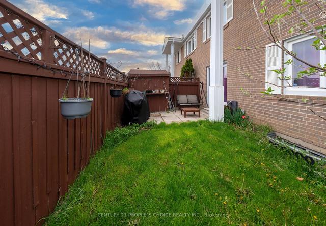 260 Town House Cres, Townhouse with 3 bedrooms, 1 bathrooms and 1 parking in Brampton ON | Image 31