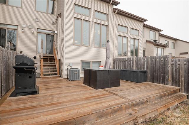 814 Fletcher Cir, Townhouse with 3 bedrooms, 3 bathrooms and 3 parking in Ottawa ON | Image 27