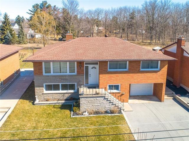 20 Berkley Avenue, House detached with 3 bedrooms, 2 bathrooms and null parking in Port Colborne ON | Image 2