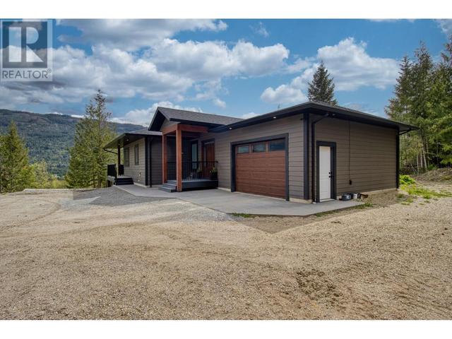 6600 Park Hill Rd Ne, House detached with 5 bedrooms, 3 bathrooms and 7 parking in Salmon Arm BC | Image 2
