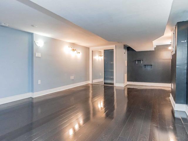 1532 Dufferin St, House semidetached with 3 bedrooms, 2 bathrooms and 0 parking in Toronto ON | Image 18