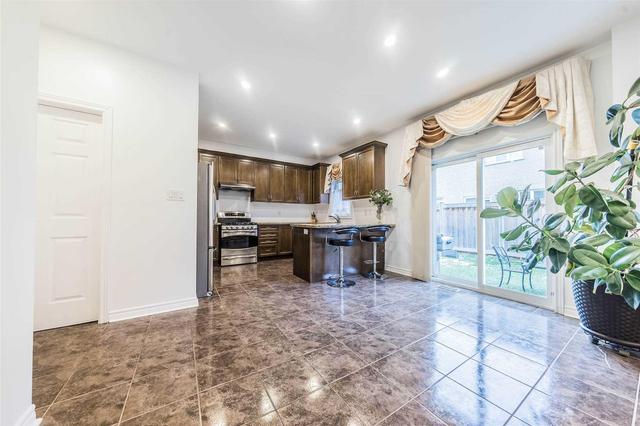 44 Moderna Dr, House detached with 4 bedrooms, 3 bathrooms and 4 parking in Vaughan ON | Image 6