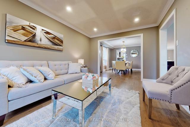 158 Chambers Cres, House detached with 4 bedrooms, 4 bathrooms and 6 parking in Newmarket ON | Image 38