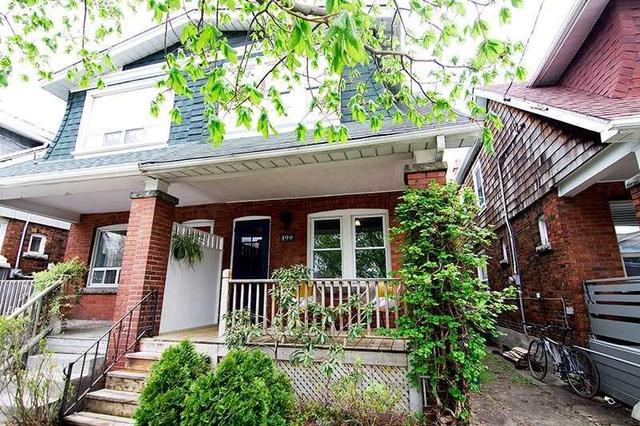 199 Springdale Blvd, House semidetached with 3 bedrooms, 1 bathrooms and 1 parking in Toronto ON | Image 1