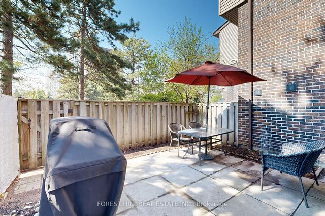 18 Carleton Pl, Townhouse with 3 bedrooms, 2 bathrooms and 2 parking in Brampton ON | Image 27